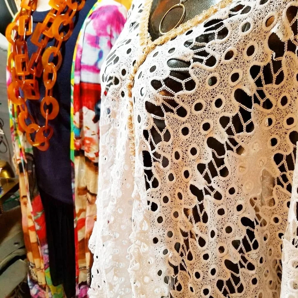 ✨️Bohemian Vibes✨️  Limited quantities! Ecru Crochet Kaftan w/ Wooden Beads - Picture 15 of 17